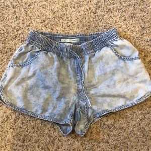 Maurice’s small denim elastic waist shorts